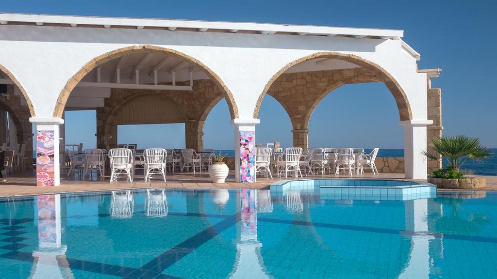 Pyrgos Beach Hotel Apartments มาเลีย ภายนอก รูปภาพ
