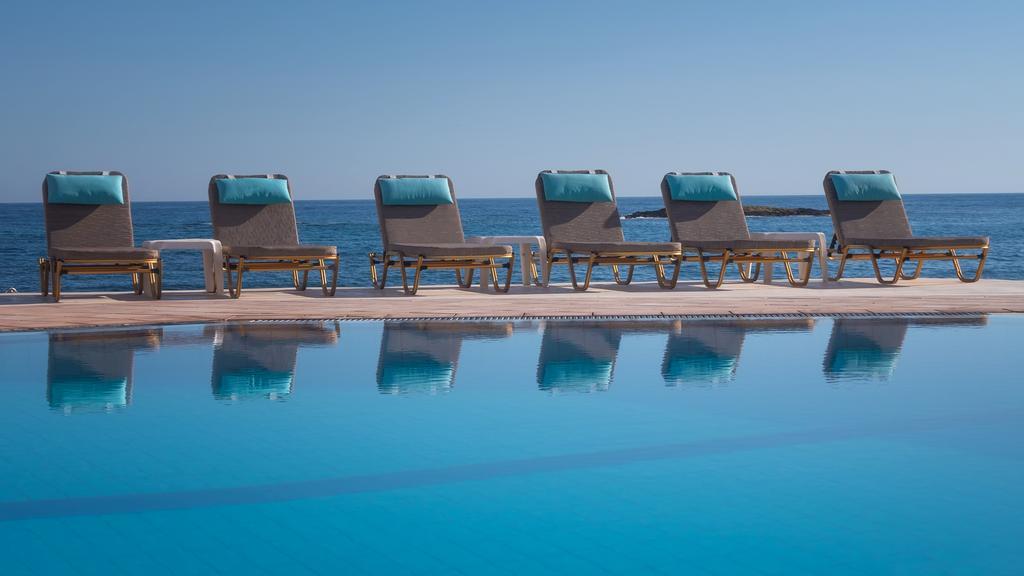 Pyrgos Beach Hotel Apartments มาเลีย ภายนอก รูปภาพ