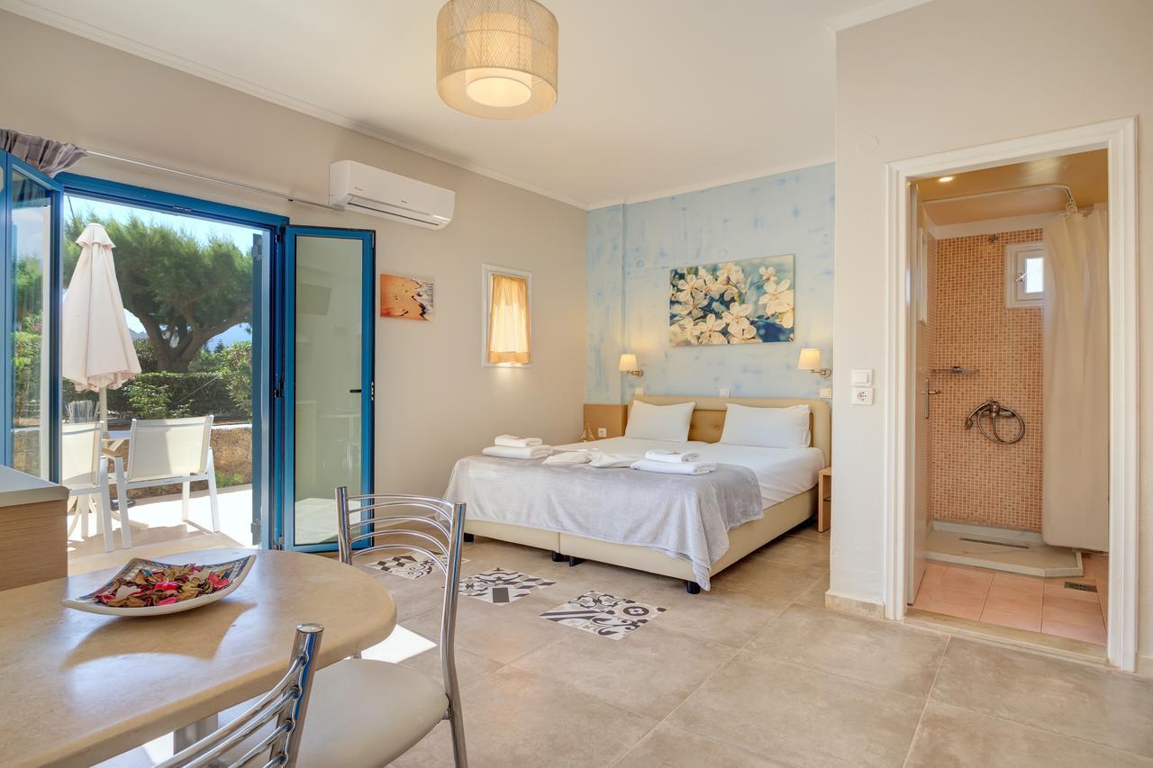 Pyrgos Beach Hotel Apartments มาเลีย ภายนอก รูปภาพ