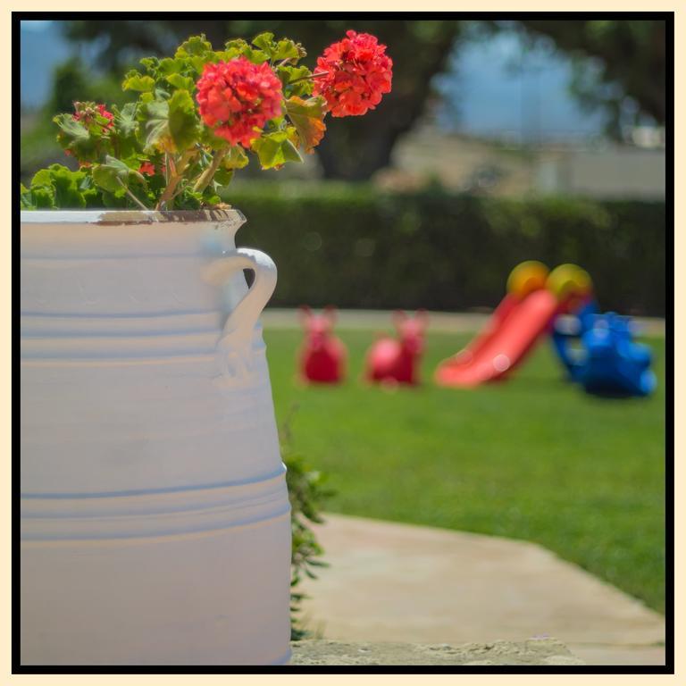 Pyrgos Beach Hotel Apartments มาเลีย ภายนอก รูปภาพ