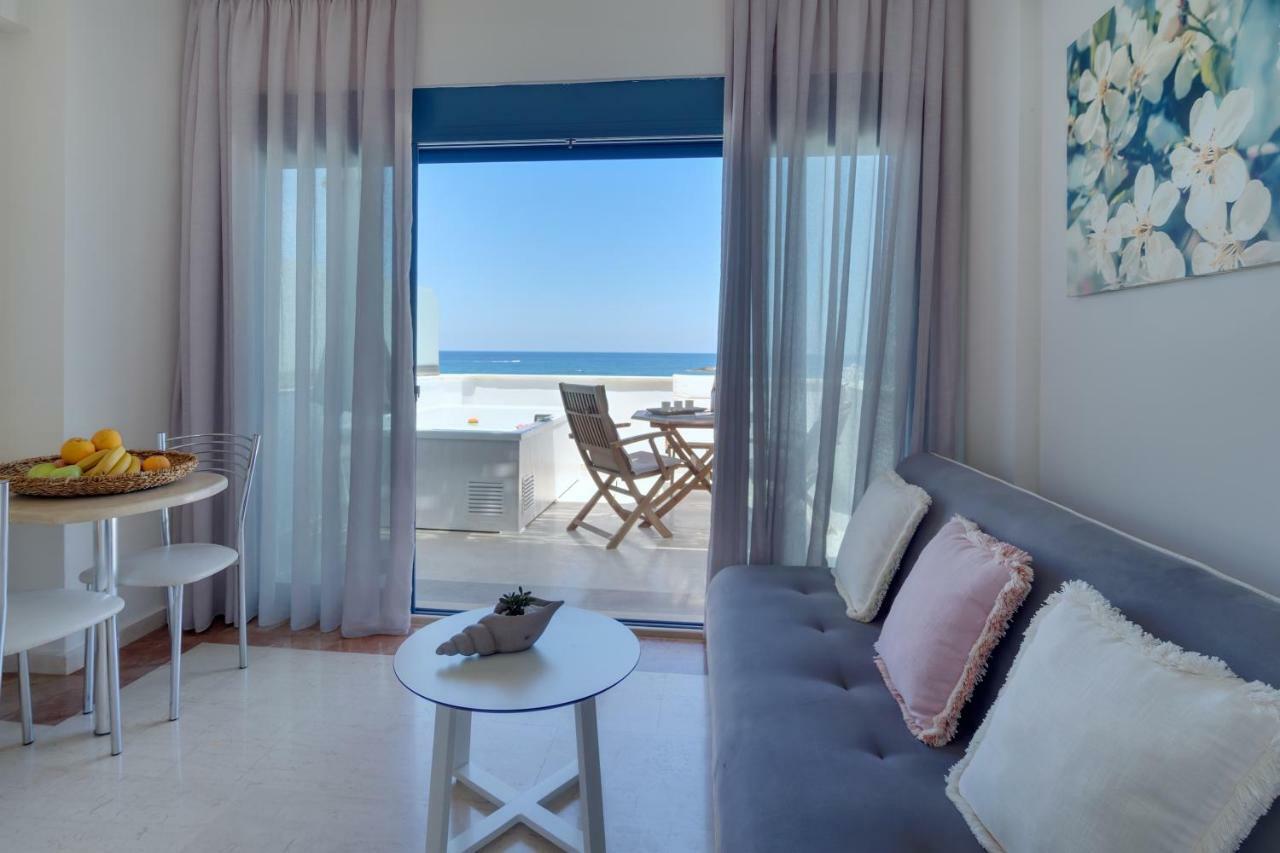 Pyrgos Beach Hotel Apartments มาเลีย ภายนอก รูปภาพ