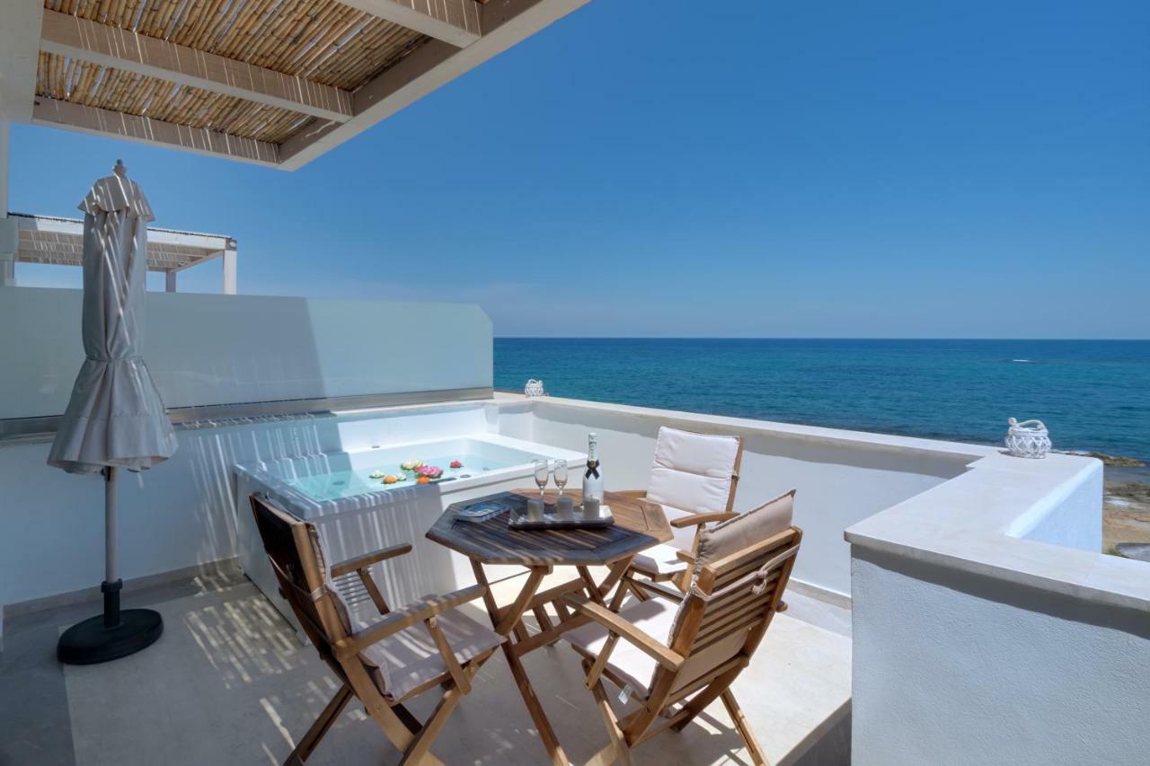 Pyrgos Beach Hotel Apartments มาเลีย ภายนอก รูปภาพ