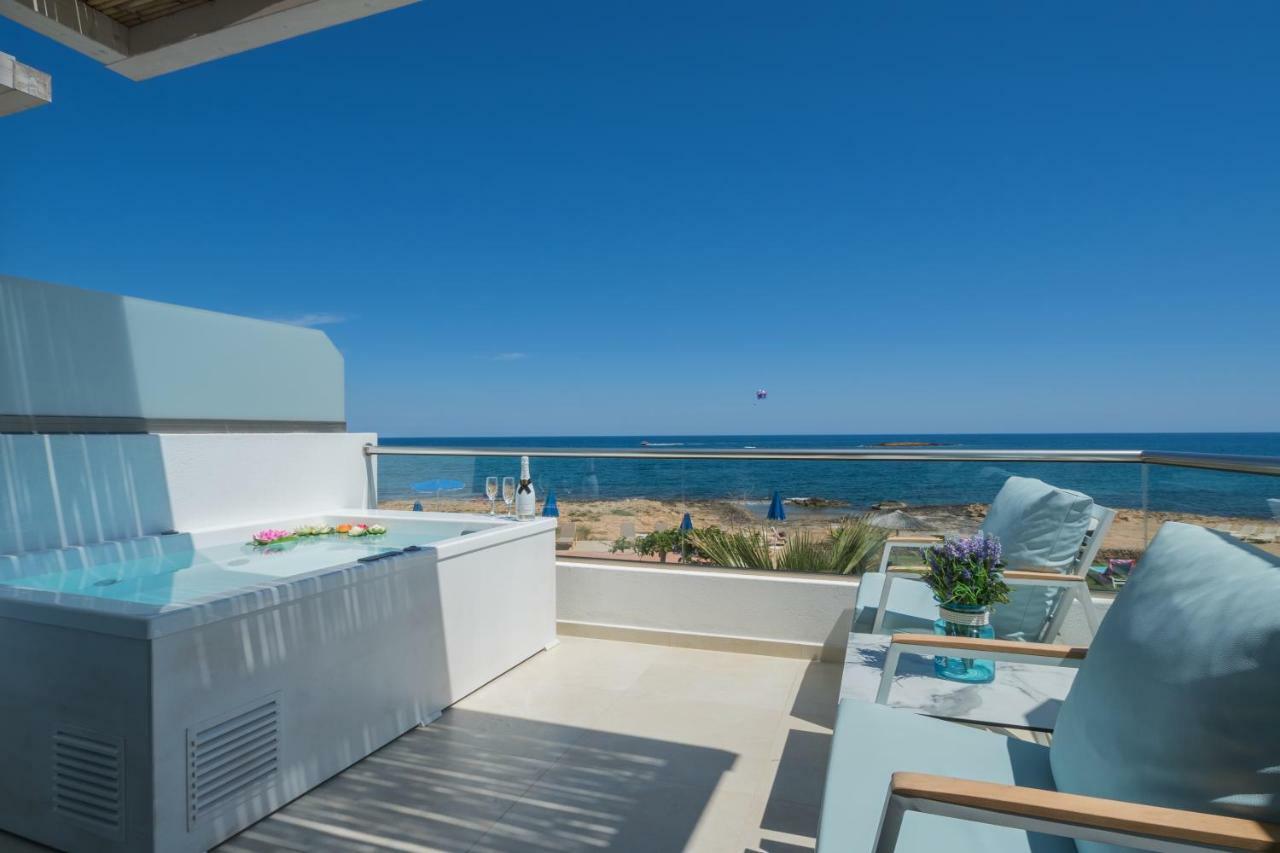 Pyrgos Beach Hotel Apartments มาเลีย ภายนอก รูปภาพ