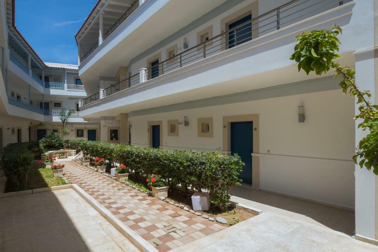 Pyrgos Beach Hotel Apartments มาเลีย ภายนอก รูปภาพ