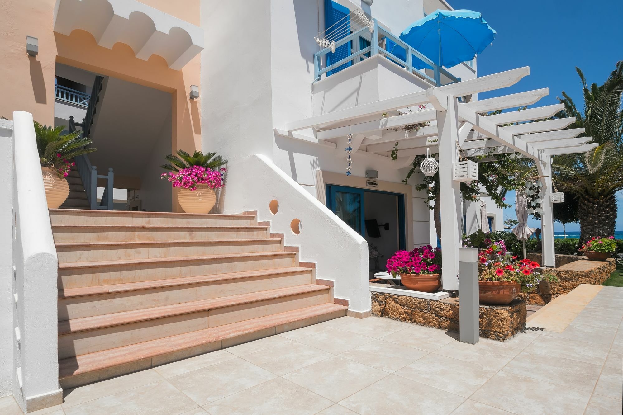 Pyrgos Beach Hotel Apartments มาเลีย ภายนอก รูปภาพ