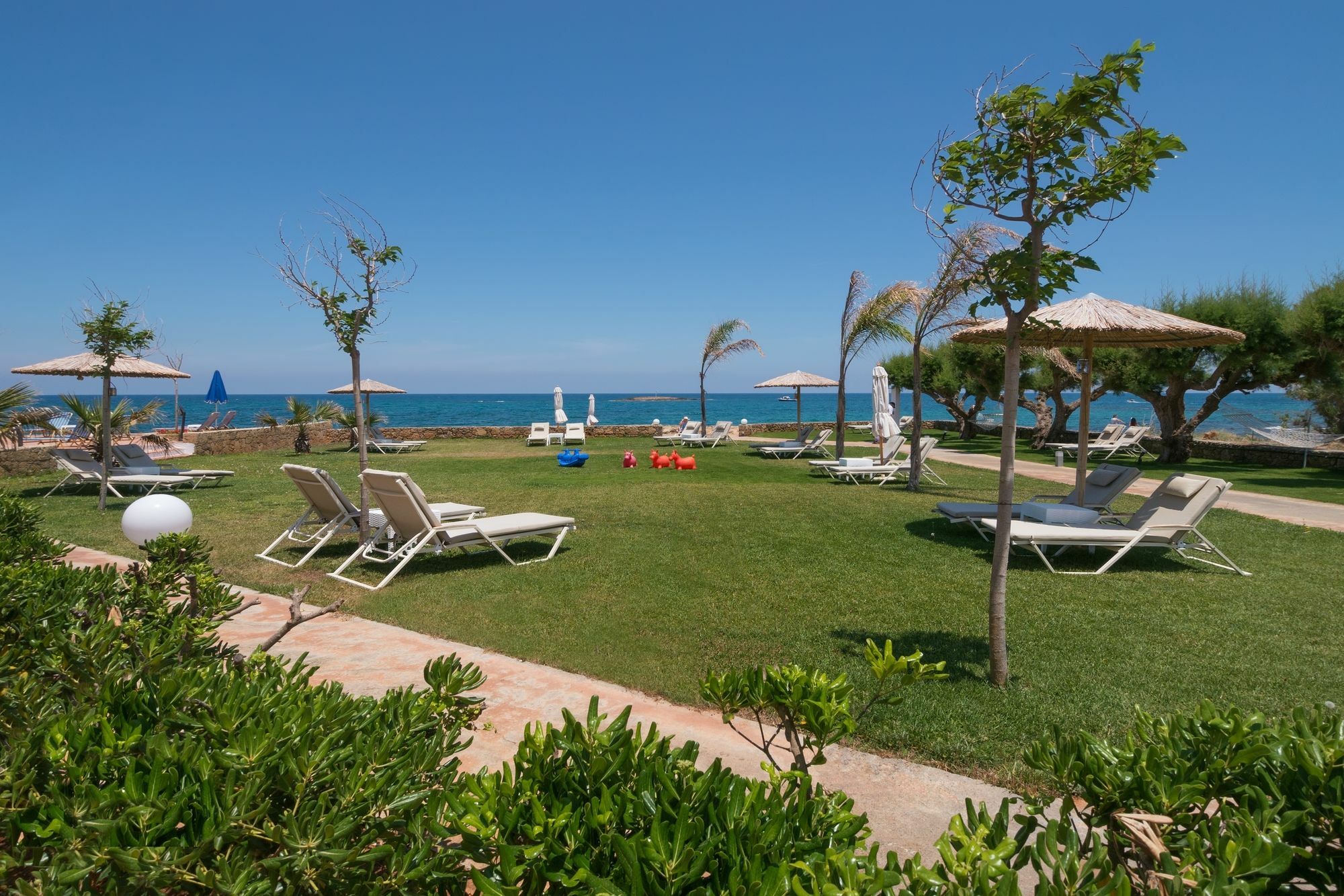 Pyrgos Beach Hotel Apartments มาเลีย ภายนอก รูปภาพ