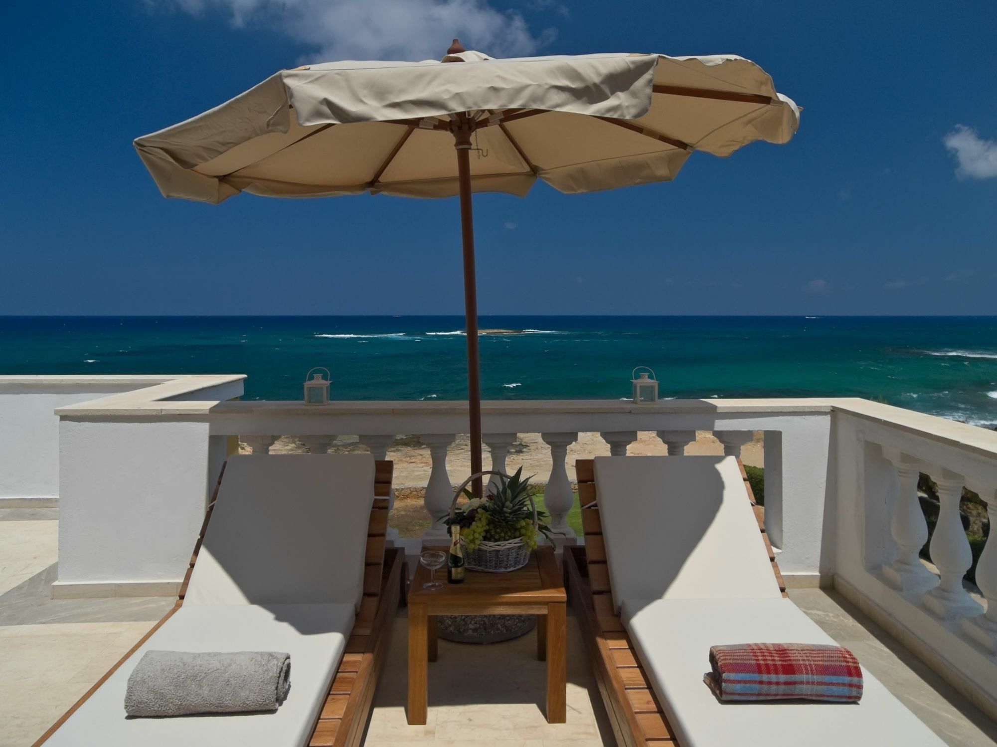 Pyrgos Beach Hotel Apartments มาเลีย ภายนอก รูปภาพ