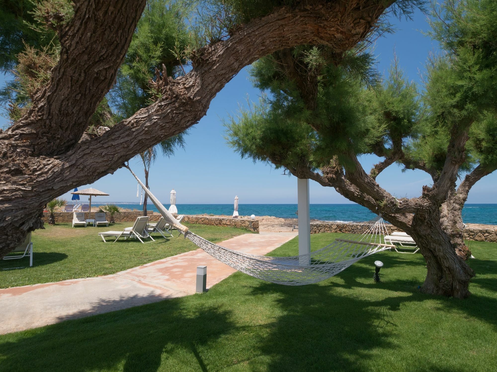 Pyrgos Beach Hotel Apartments มาเลีย ภายนอก รูปภาพ