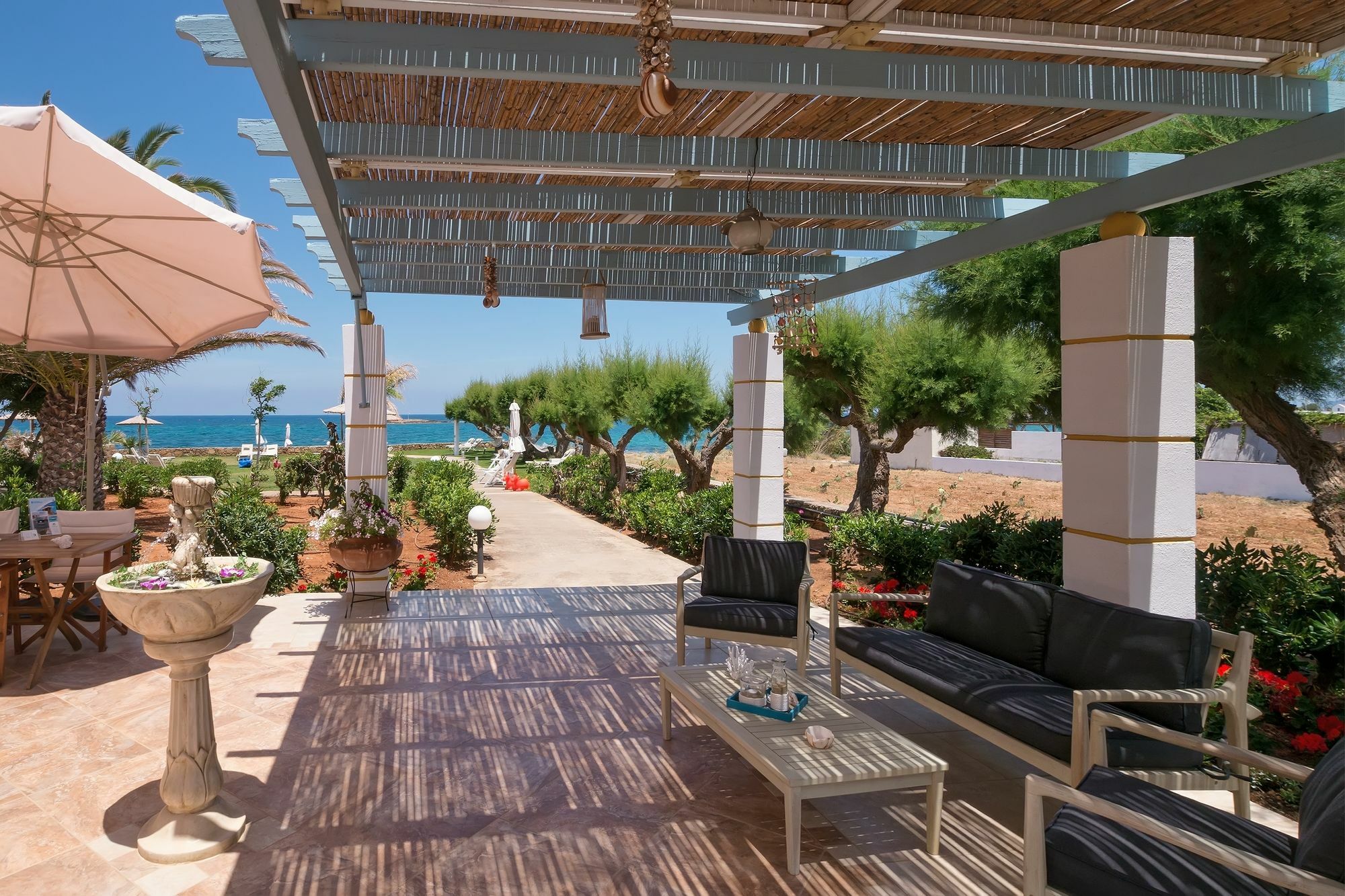 Pyrgos Beach Hotel Apartments มาเลีย ภายนอก รูปภาพ