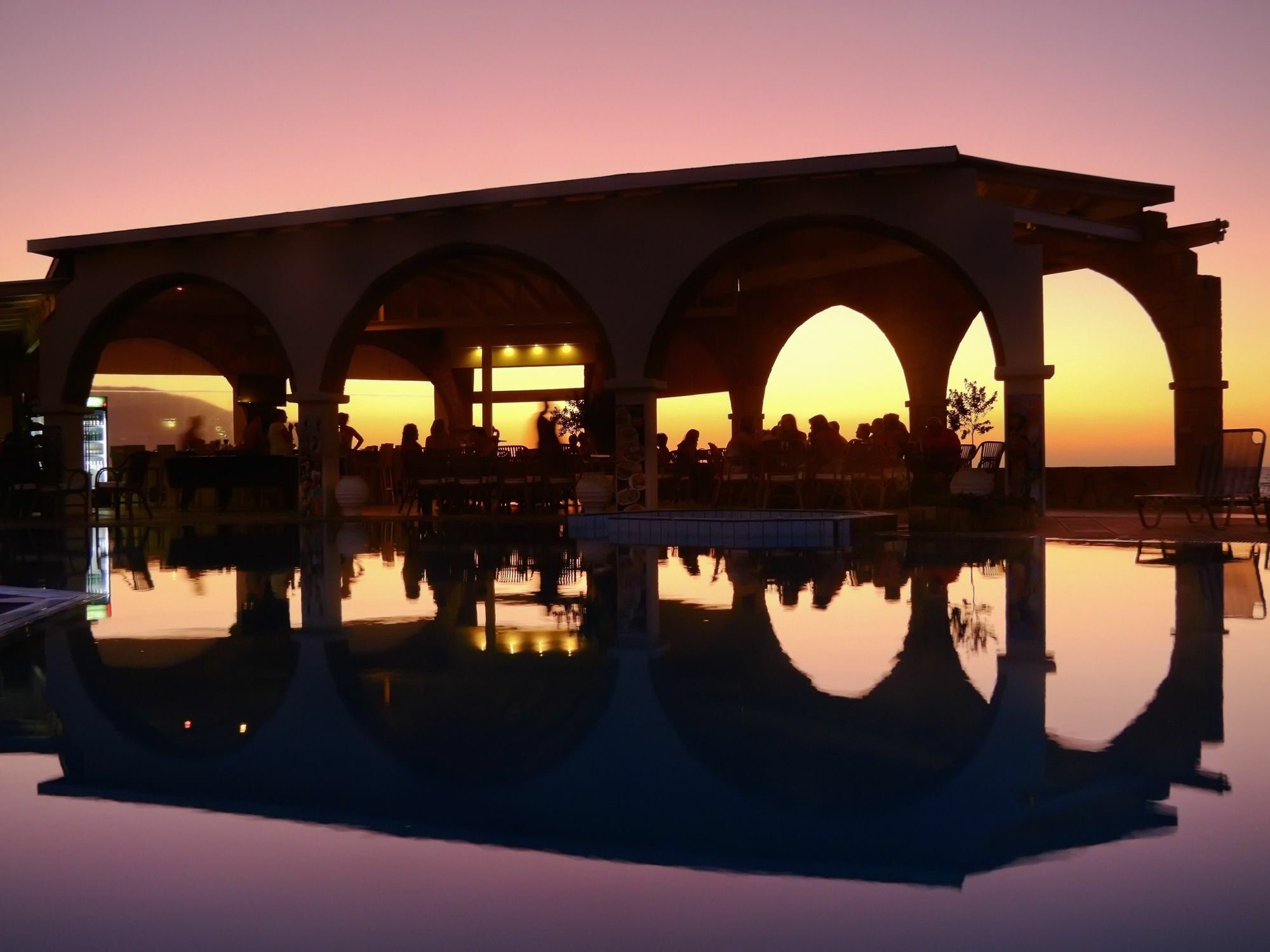 Pyrgos Beach Hotel Apartments มาเลีย ภายนอก รูปภาพ